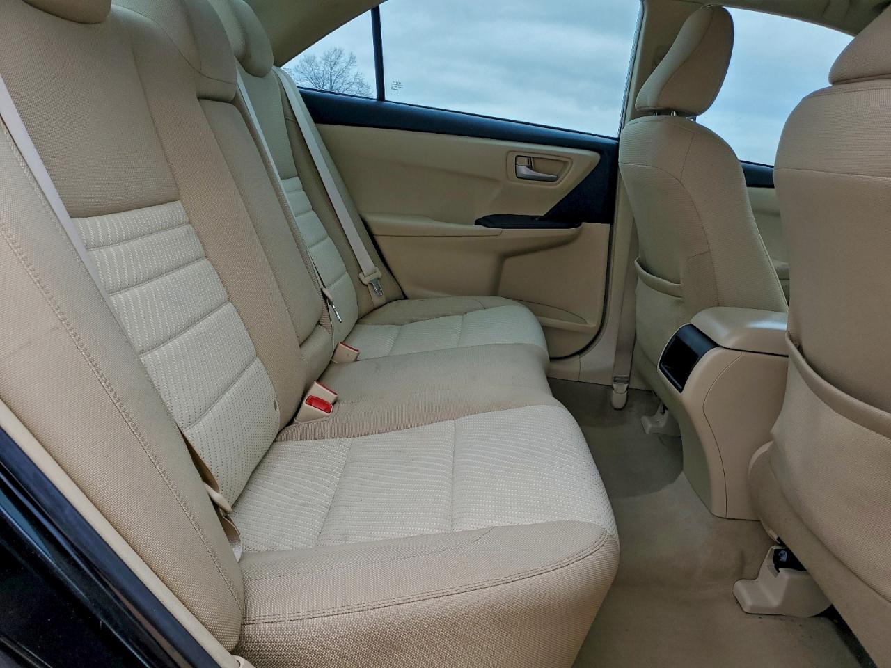 2017 TOYOTA CAMRY LE photo 10