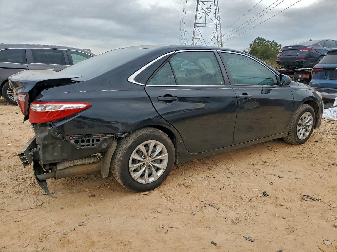 2017 TOYOTA CAMRY LE photo 3