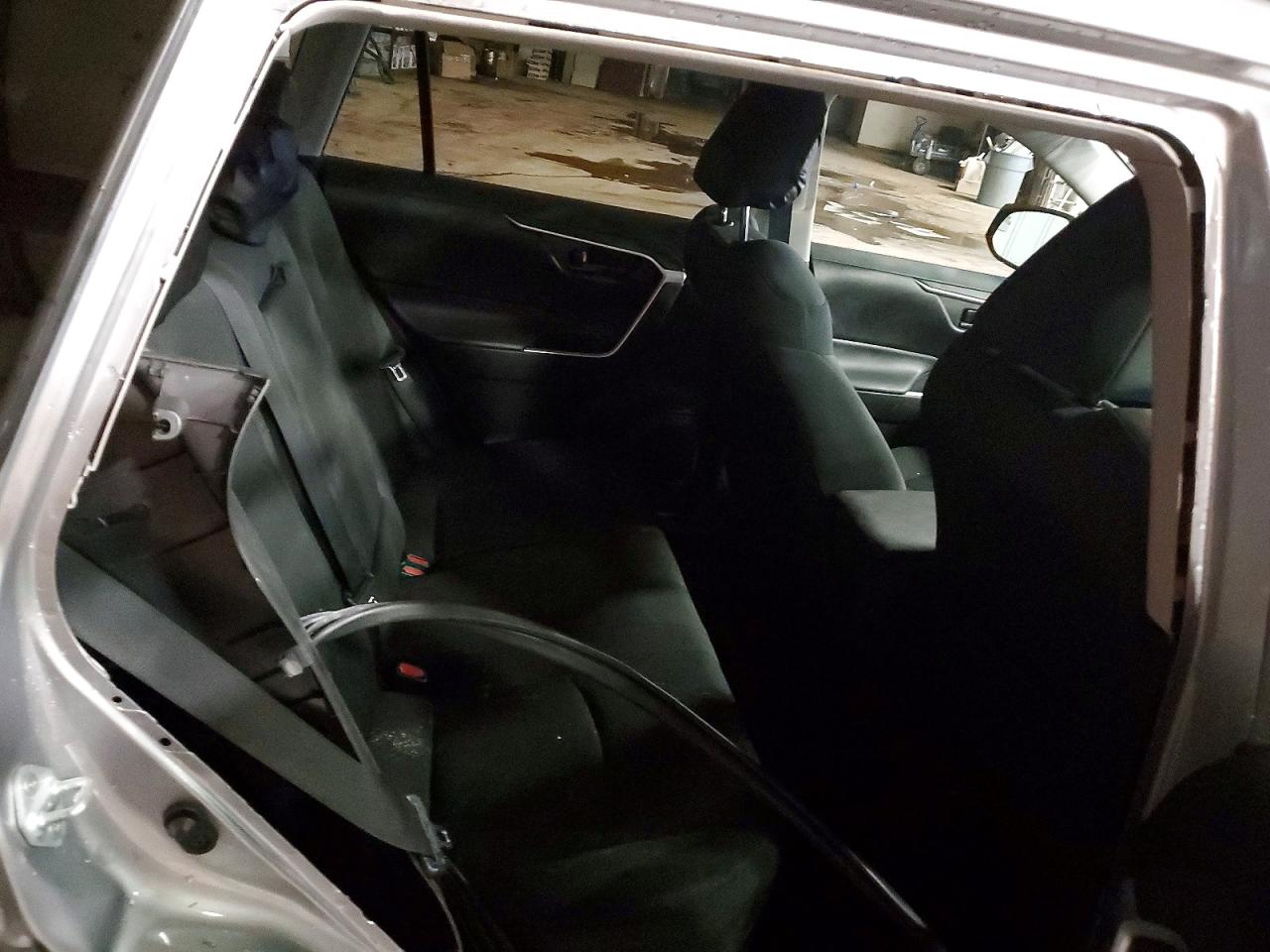 2021 TOYOTA RAV4 LE photo 41