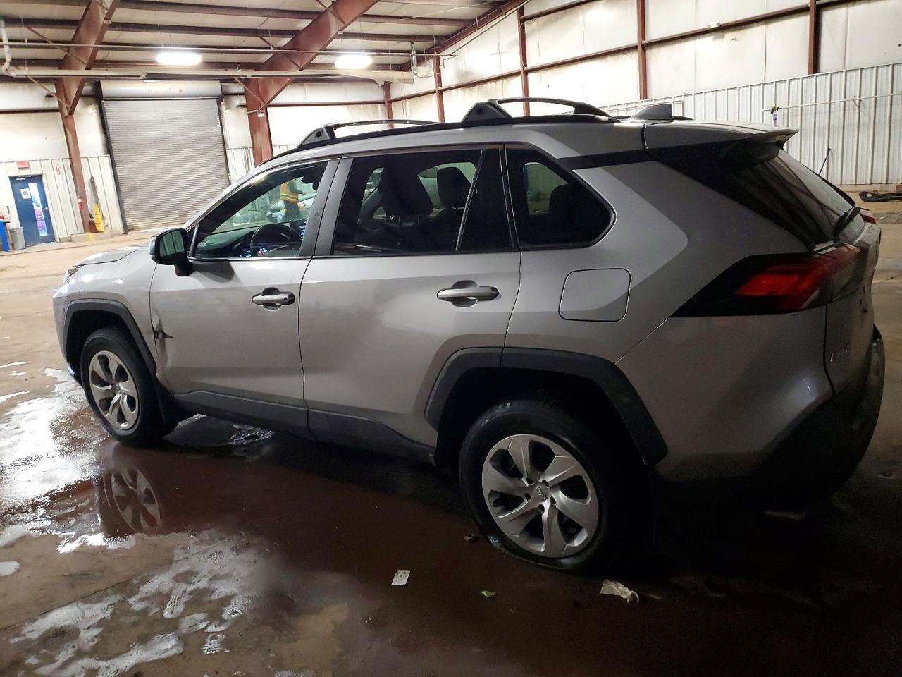 2021 TOYOTA RAV4 LE photo 5