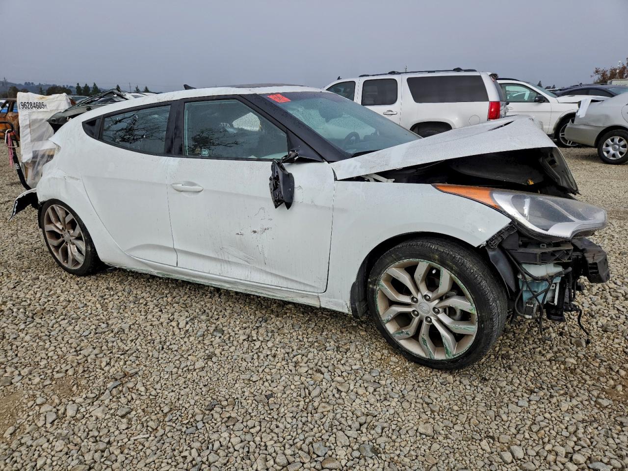 2013 HYUNDAI VELOSTER photo 4