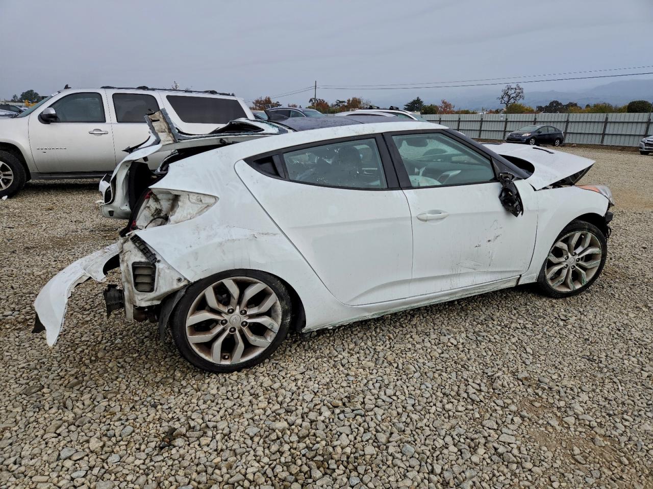 2013 HYUNDAI VELOSTER photo 3