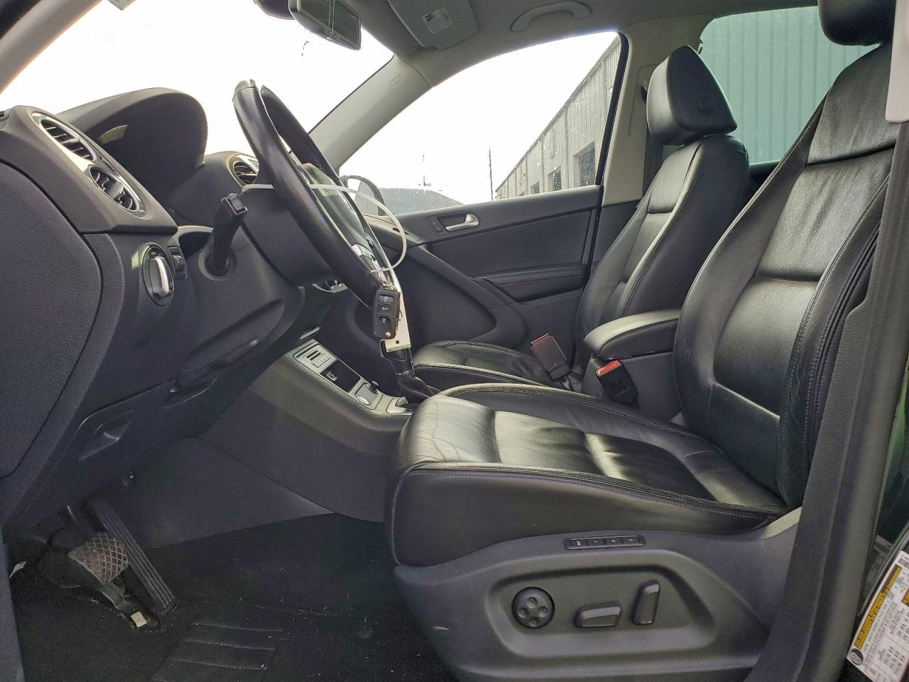 2017 VOLKSWAGEN TIGUAN SPORT photo 7