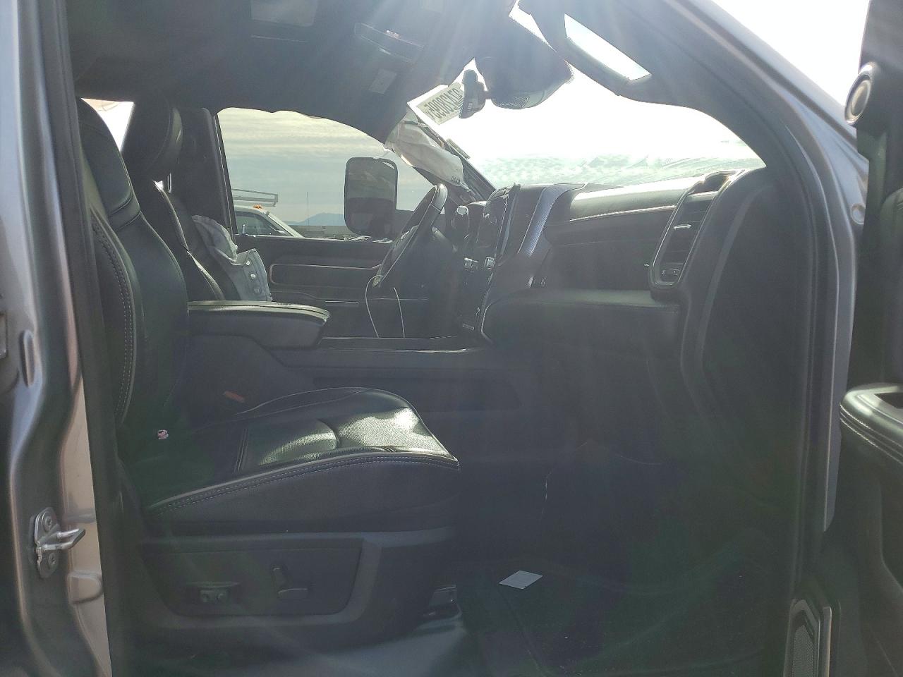 2021 RAM 3500 LIMITED photo 5