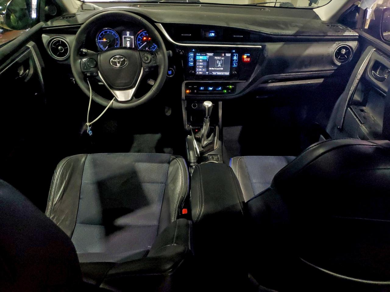 2018 TOYOTA COROLLA L photo 8