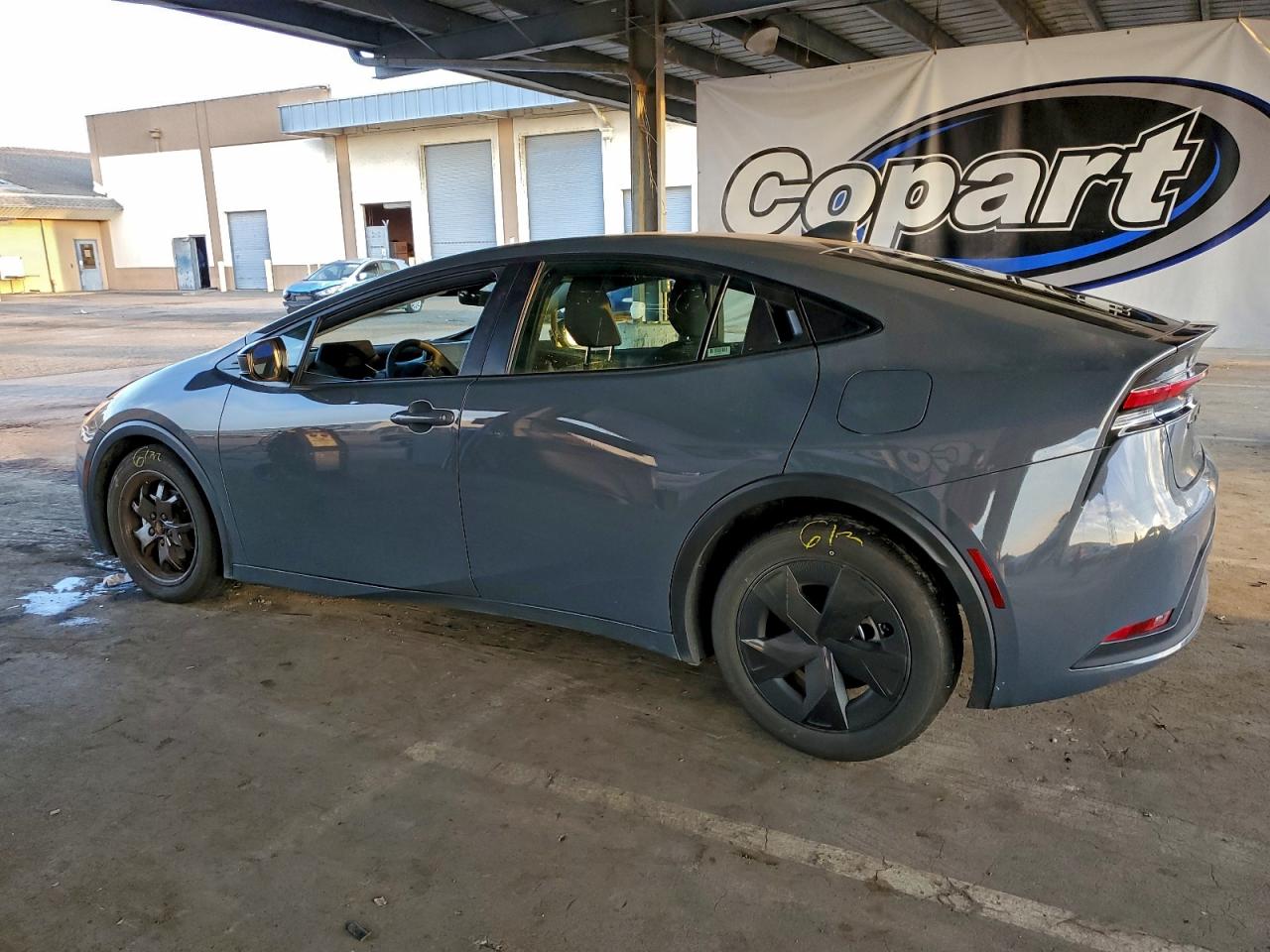 2025 TOYOTA PRIUS LE photo 3