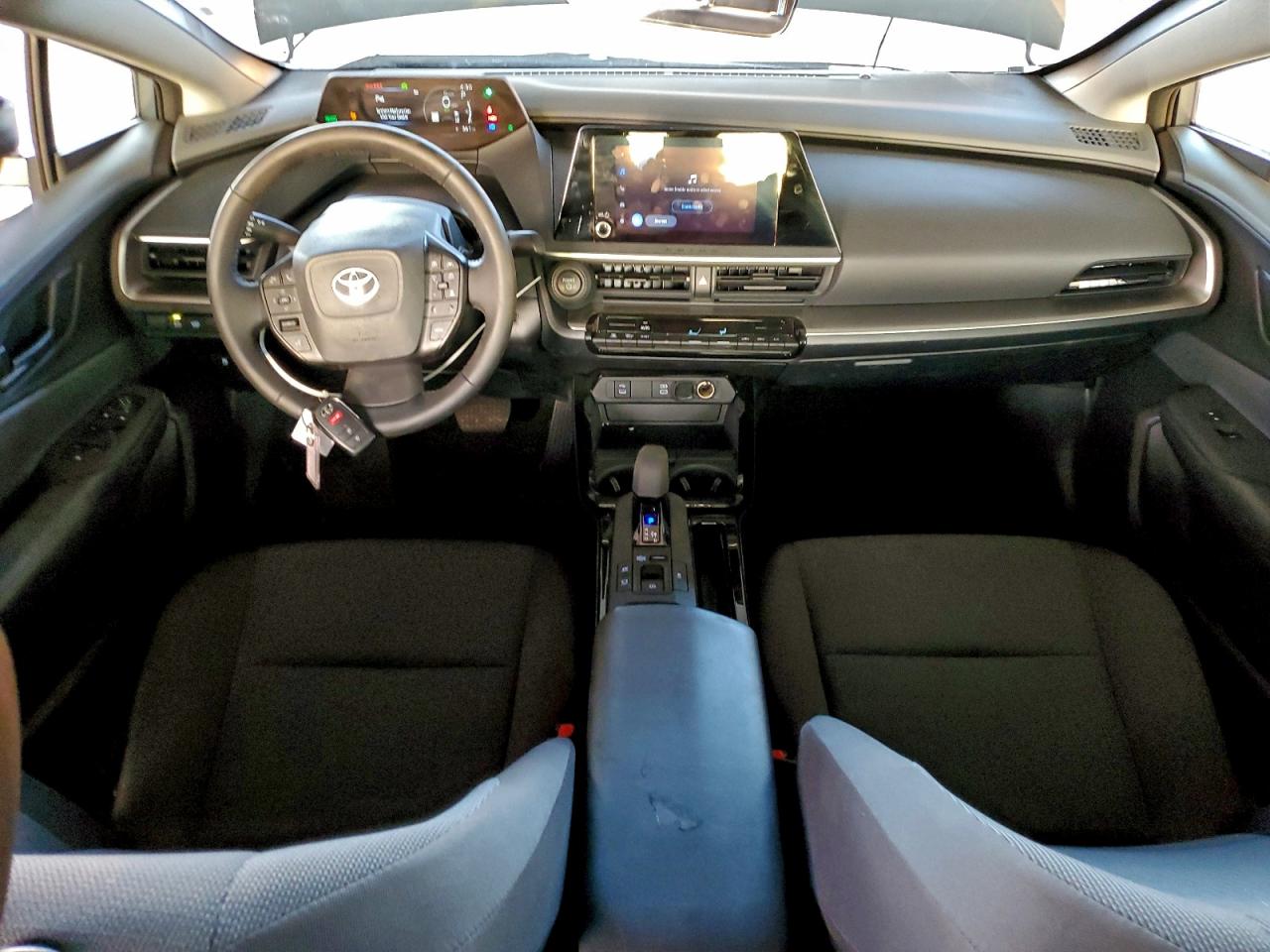 2025 TOYOTA PRIUS LE photo 15