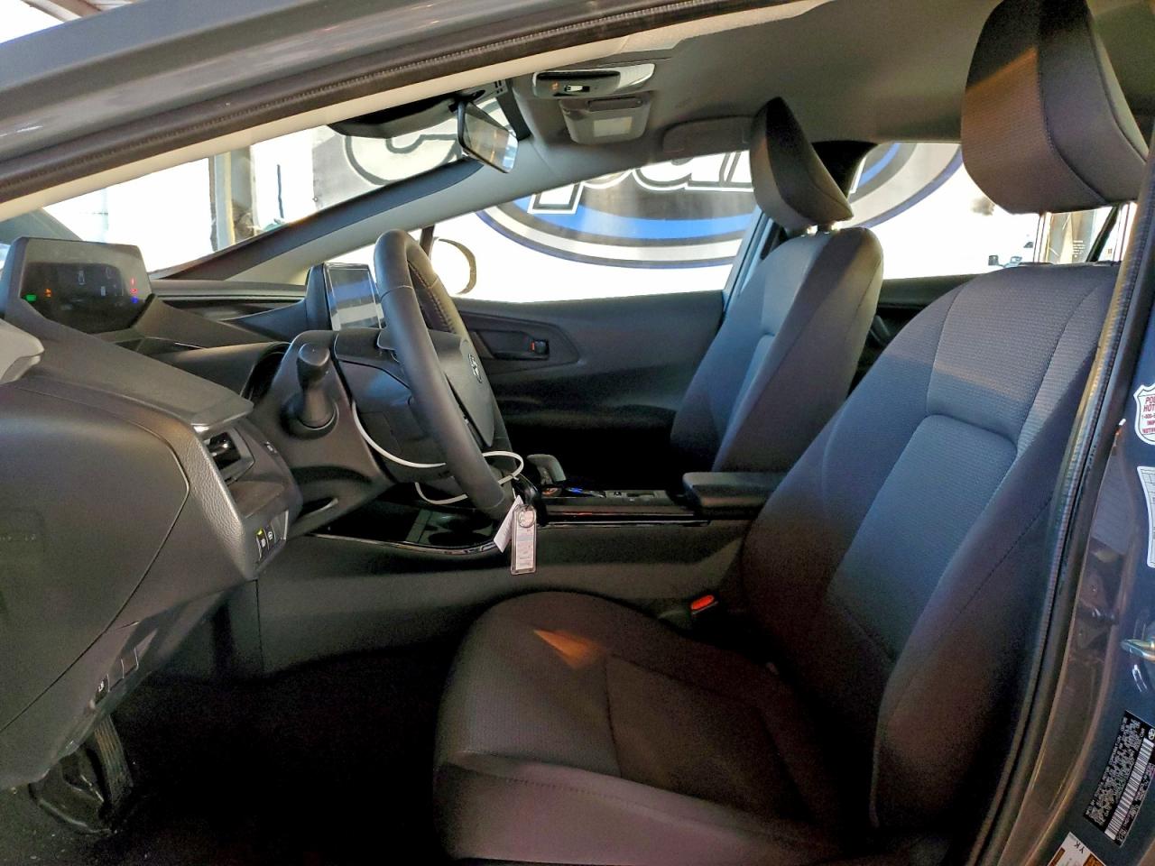 2025 TOYOTA PRIUS LE photo 13