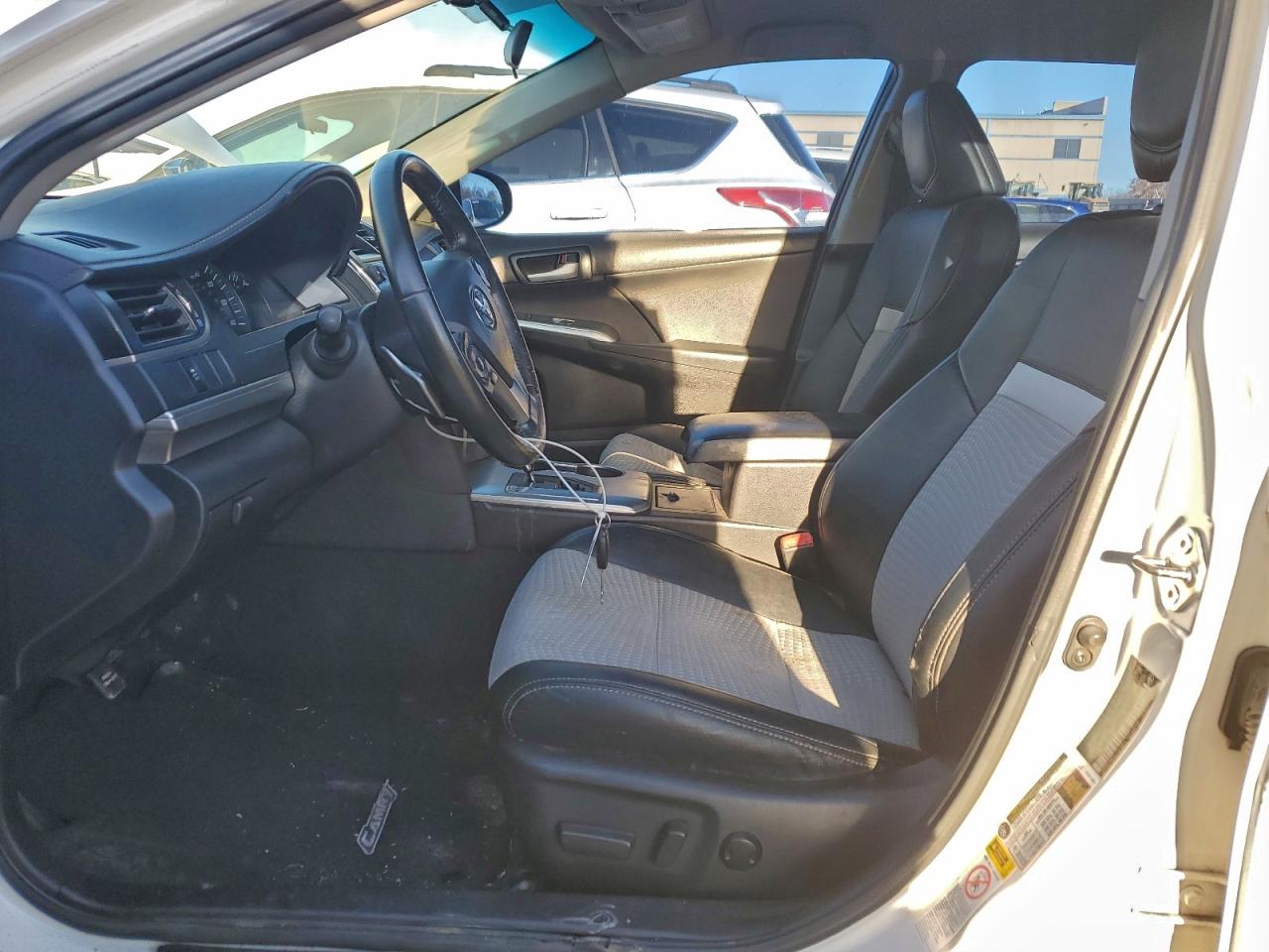 2014 TOYOTA CAMRY SE photo 7
