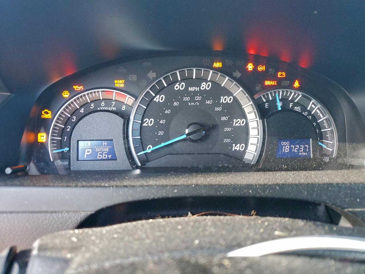 2014 TOYOTA CAMRY SE photo 9