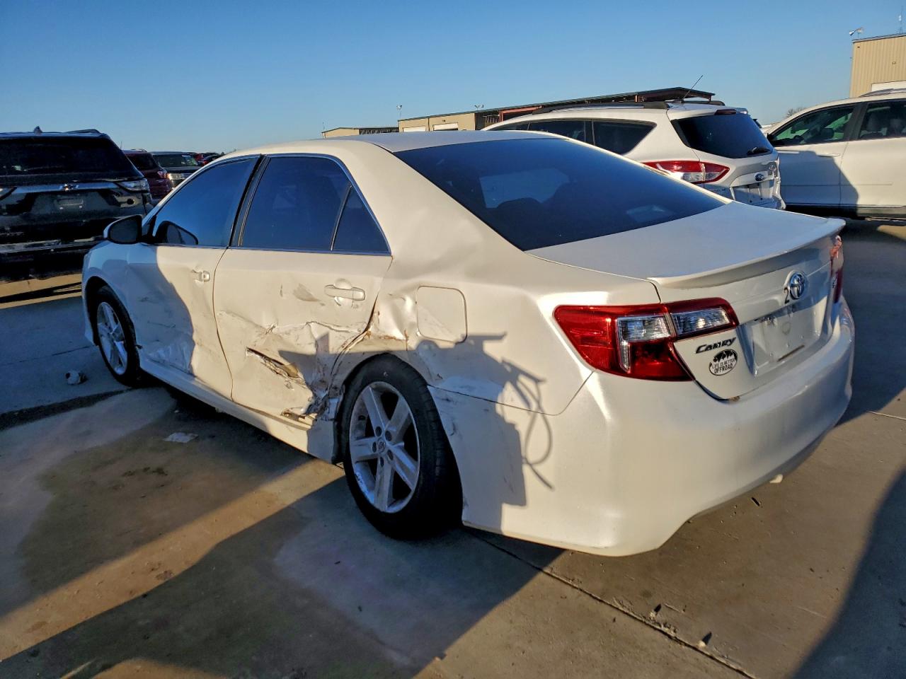2014 TOYOTA CAMRY SE photo 2