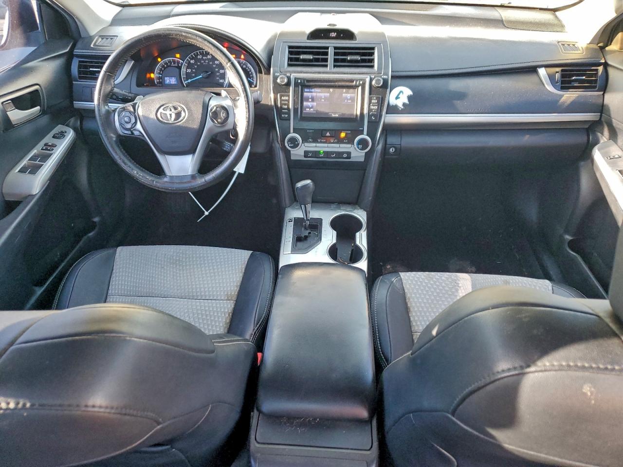 2014 TOYOTA CAMRY SE photo 8