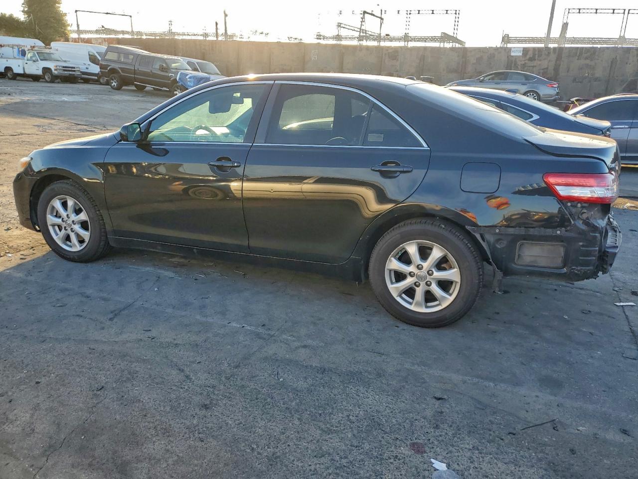 2011 TOYOTA CAMRY BASE photo 2
