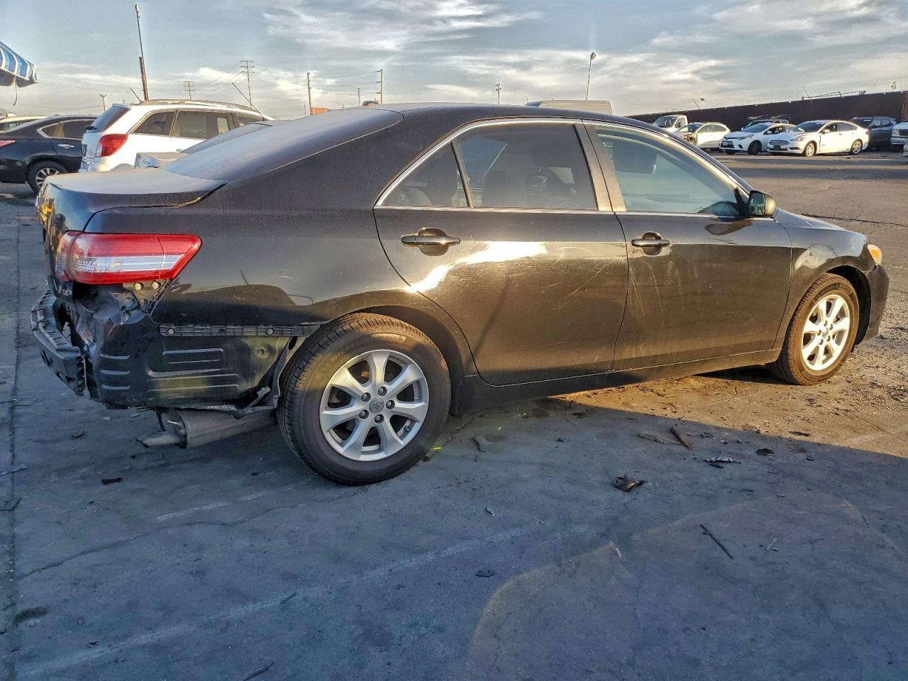 2011 TOYOTA CAMRY BASE photo 3