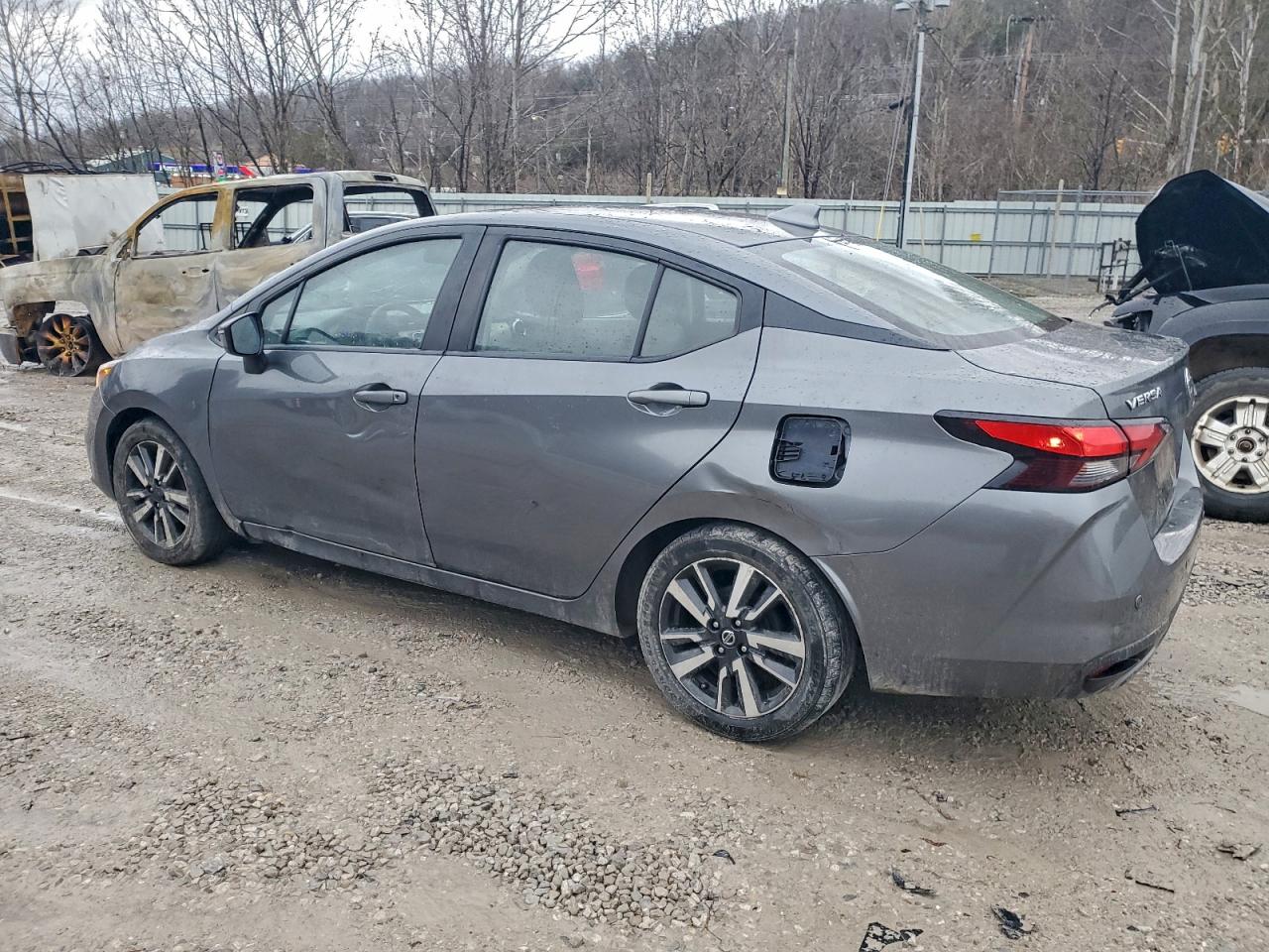 2021 NISSAN VERSA SV photo 2