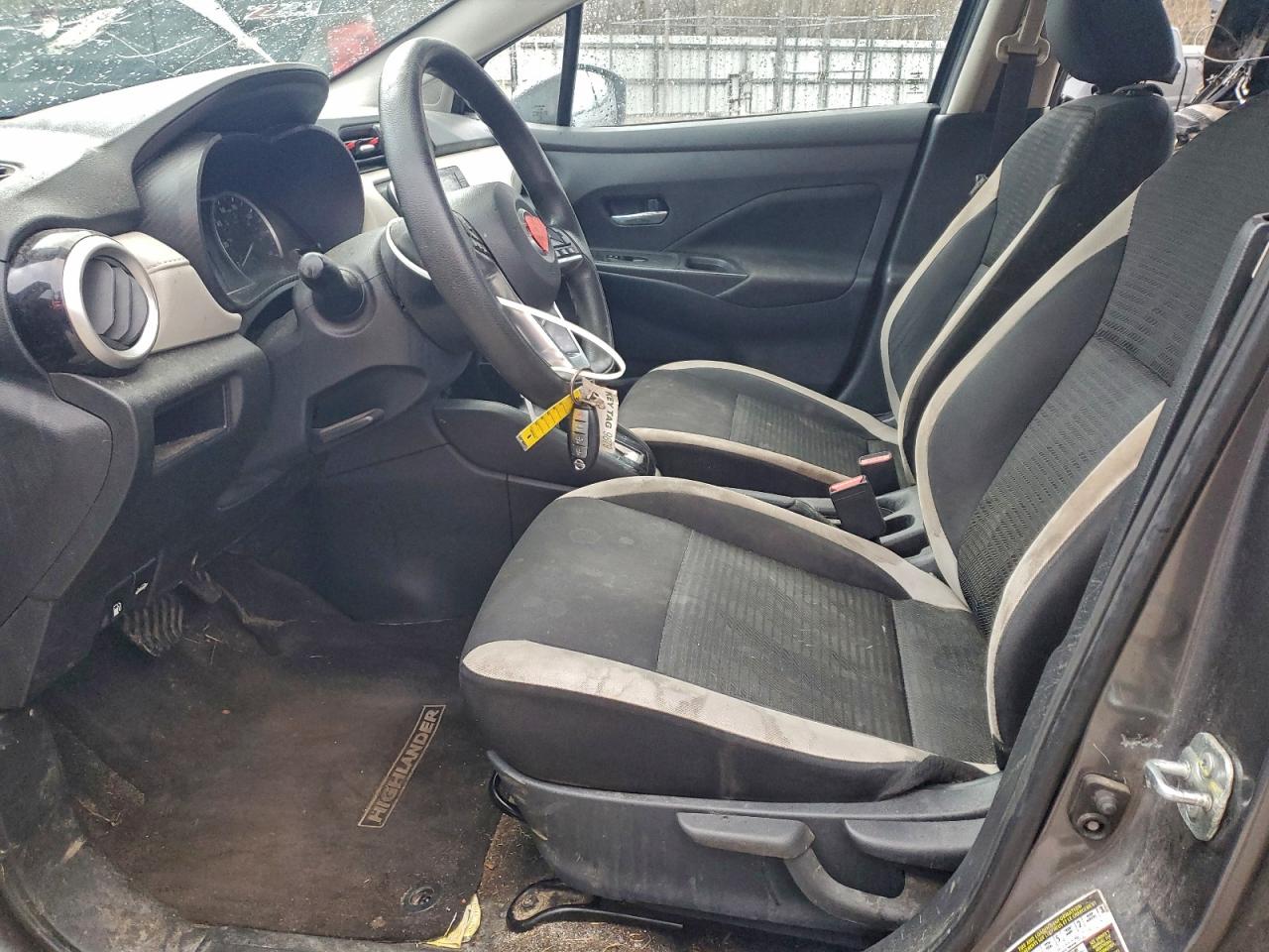 2021 NISSAN VERSA SV photo 7