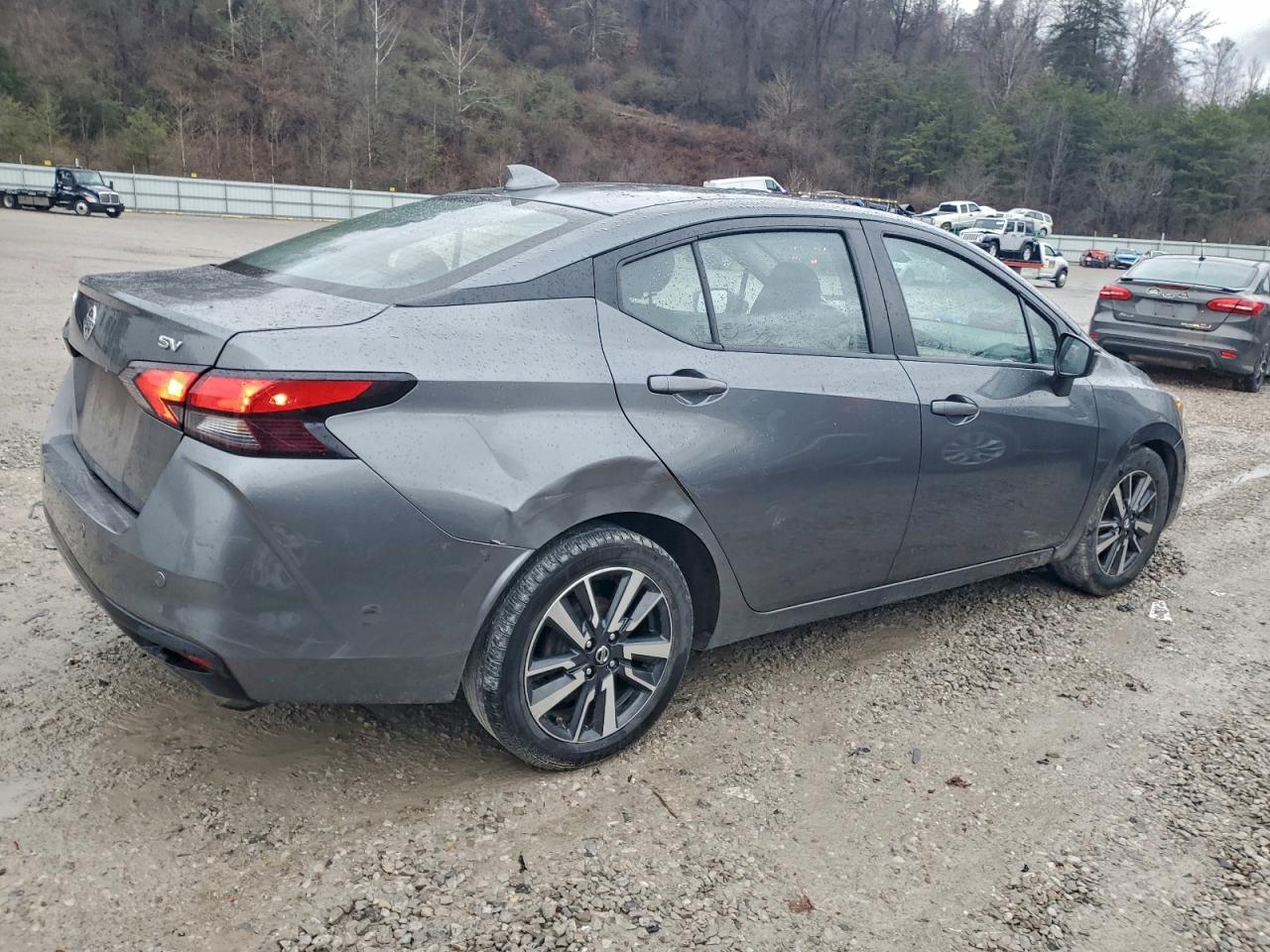2021 NISSAN VERSA SV photo 3