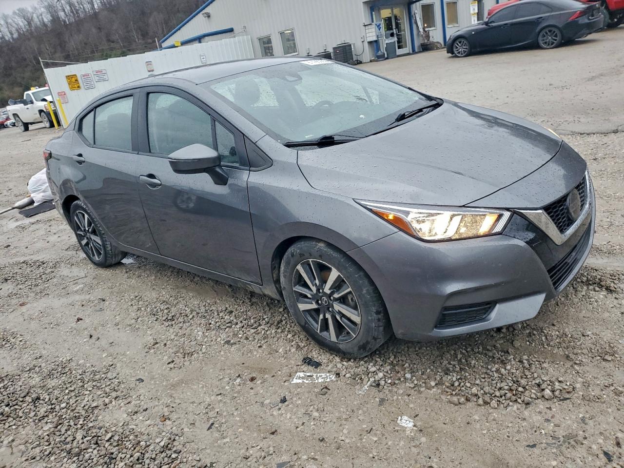 2021 NISSAN VERSA SV photo 4