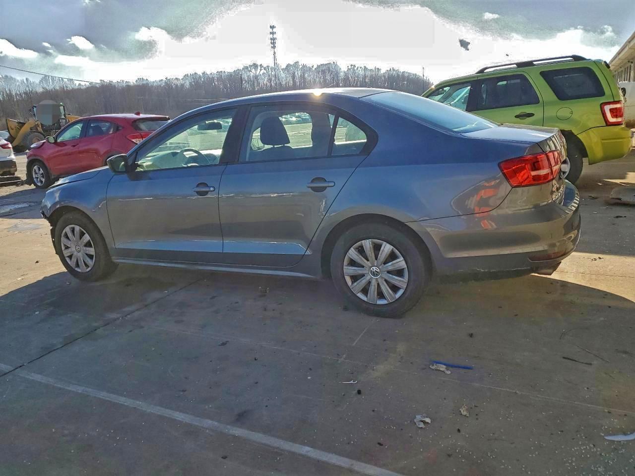 2015 VOLKSWAGEN JETTA BASE photo 2