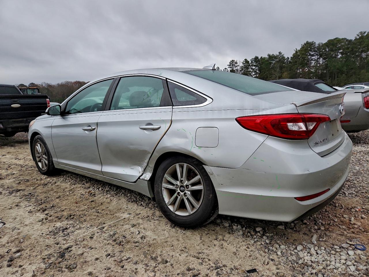 2015 HYUNDAI SONATA SE photo 2