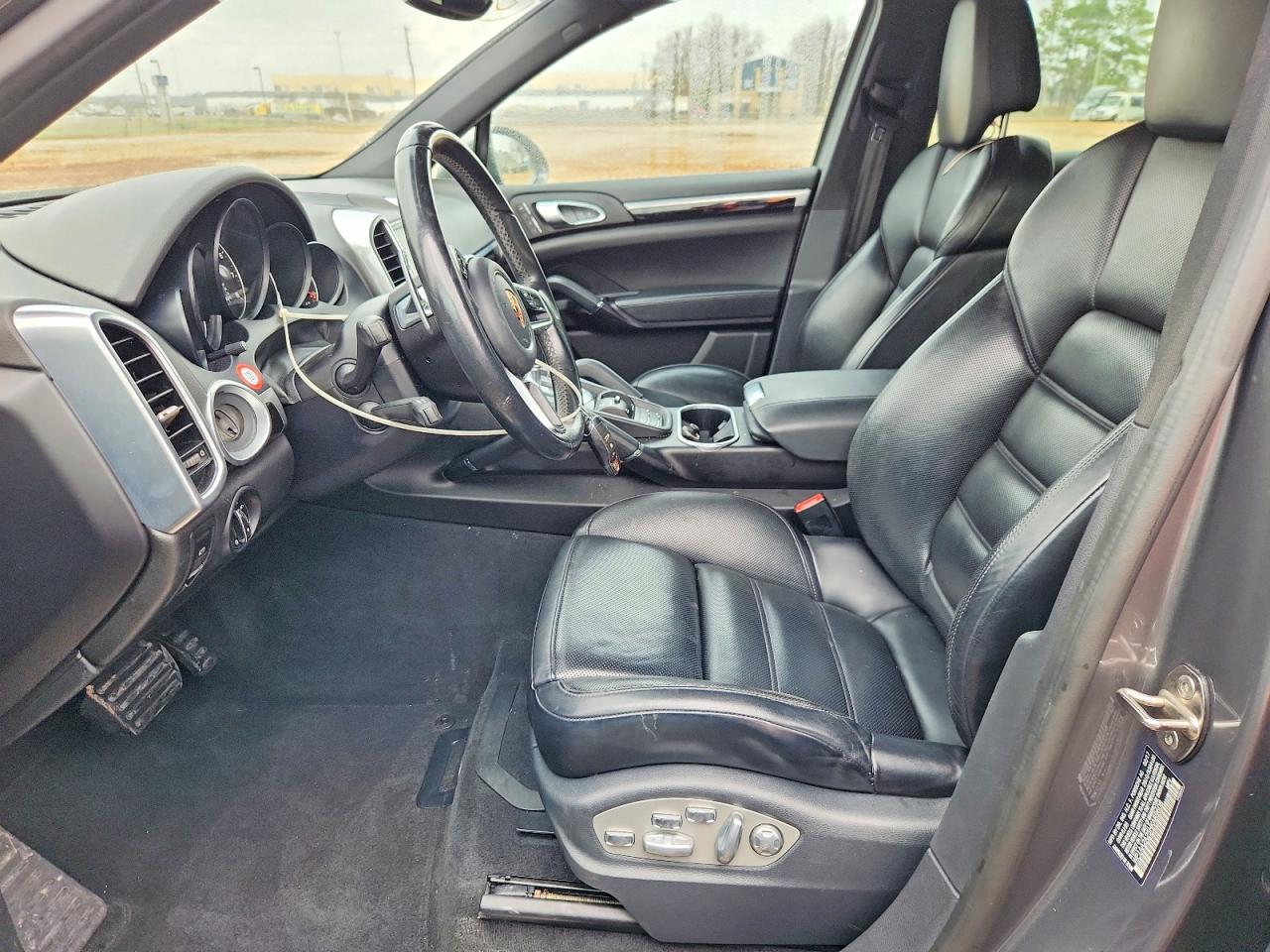 2017 PORSCHE CAYENNE photo 7