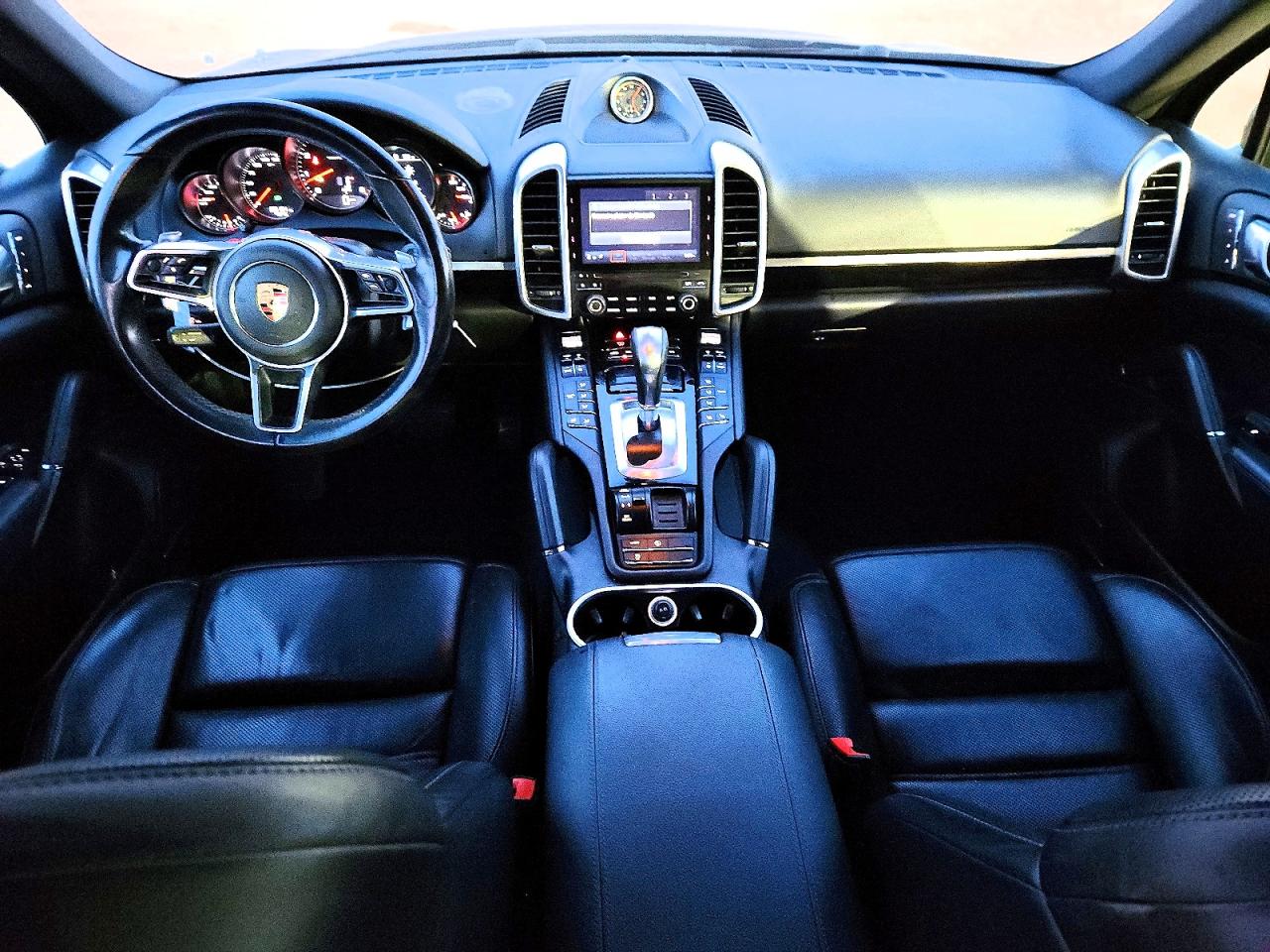 2017 PORSCHE CAYENNE photo 8