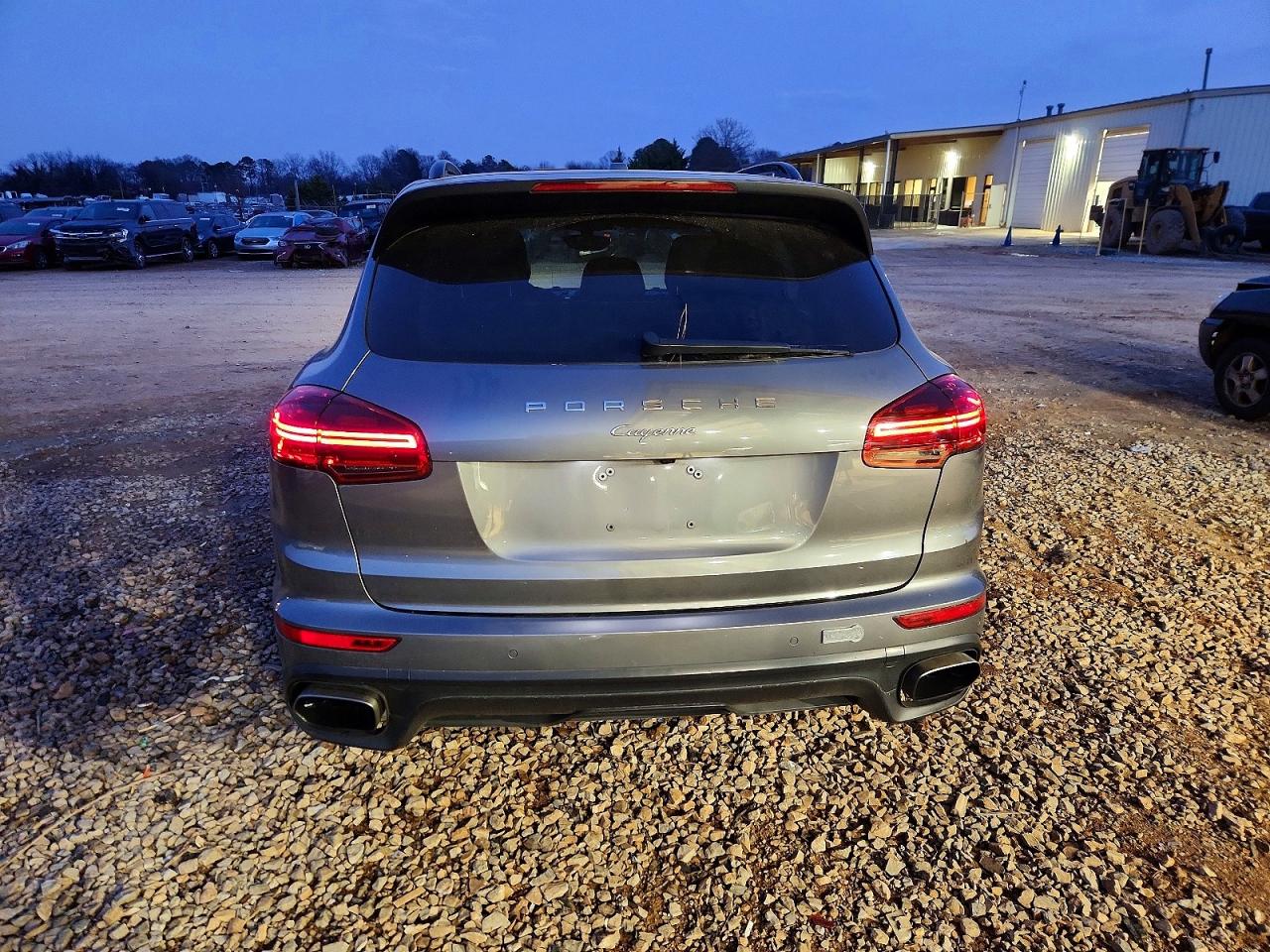 2017 PORSCHE CAYENNE photo 6