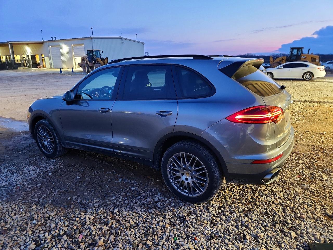 2017 PORSCHE CAYENNE photo 2