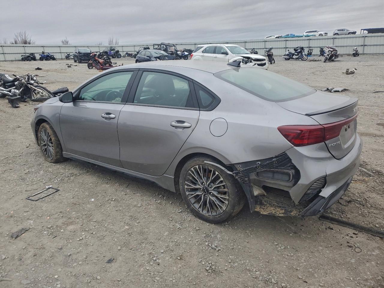 2024 KIA FORTE GT LINE photo 3