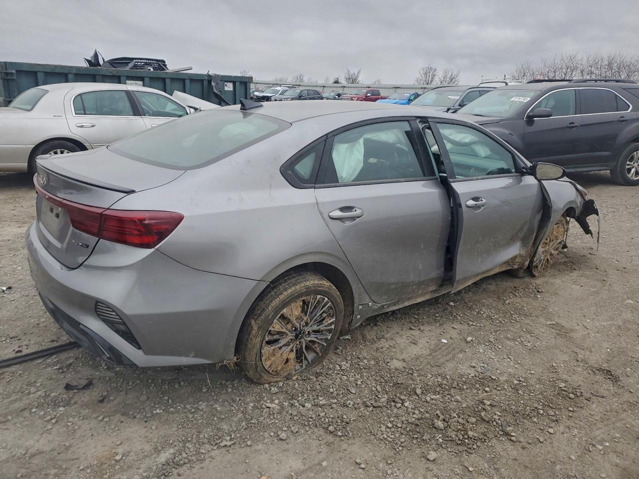 2024 KIA FORTE GT LINE photo 5