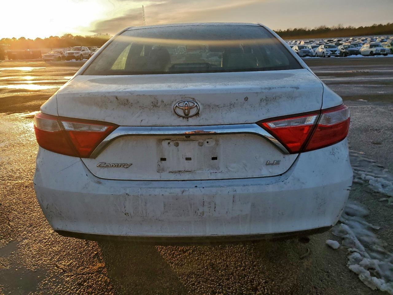 2016 TOYOTA CAMRY LE photo 6