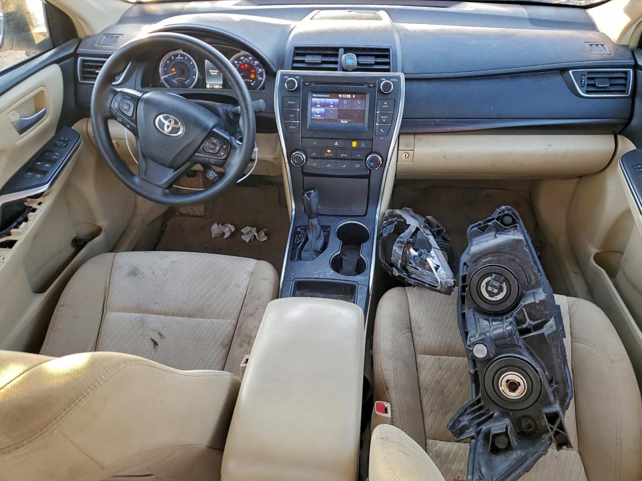 2016 TOYOTA CAMRY LE photo 8