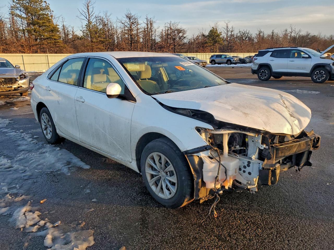 2016 TOYOTA CAMRY LE photo 4