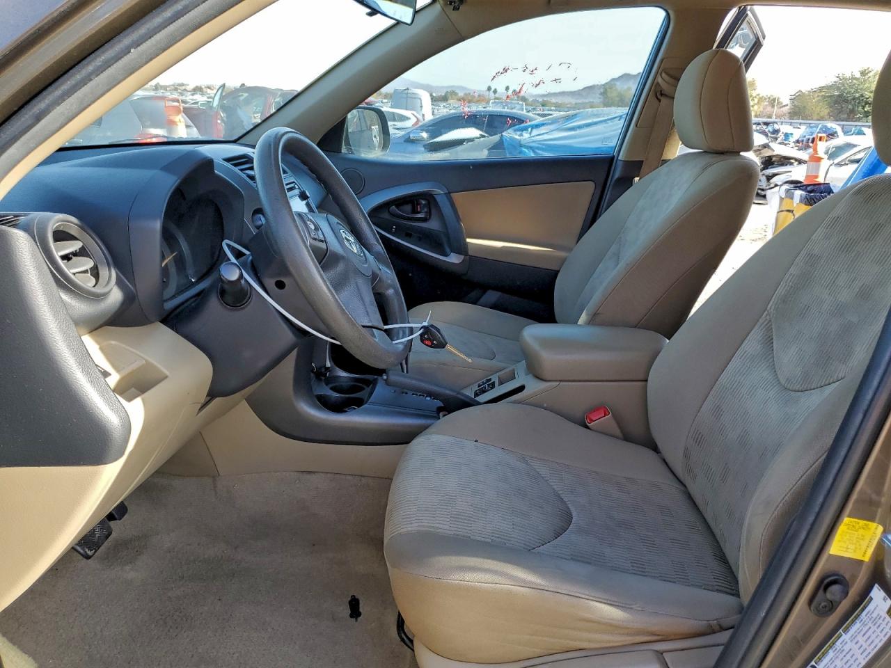 2012 TOYOTA RAV4 photo 7