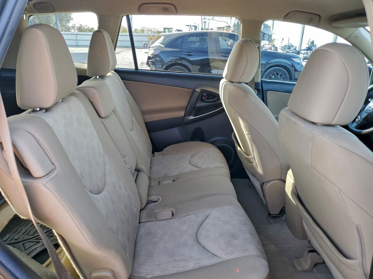 2012 TOYOTA RAV4 photo 11