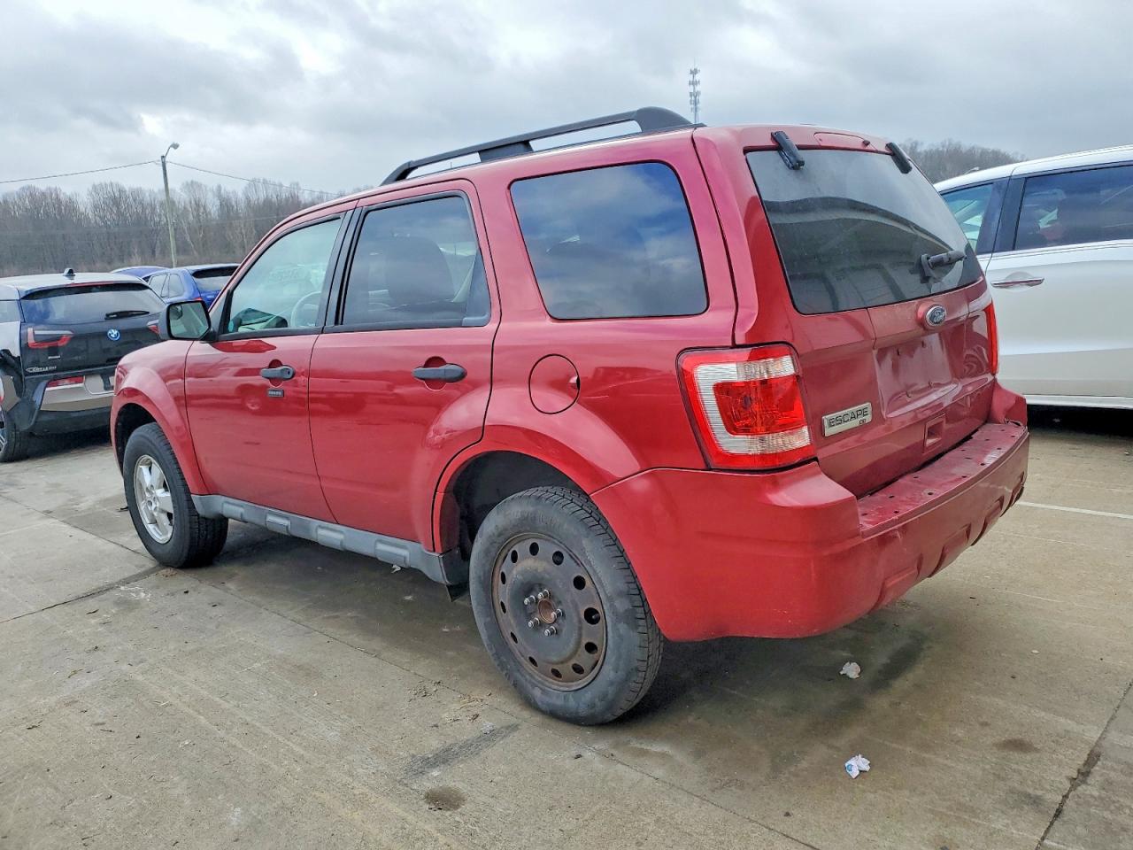 2010 FORD ESCAPE XLT photo 2