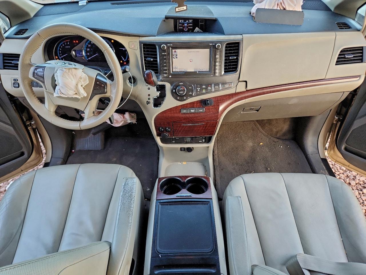 2013 TOYOTA SIENNA XLE photo 8