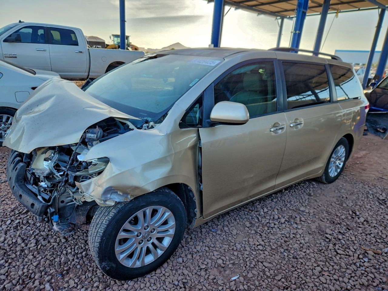 2013 TOYOTA SIENNA
