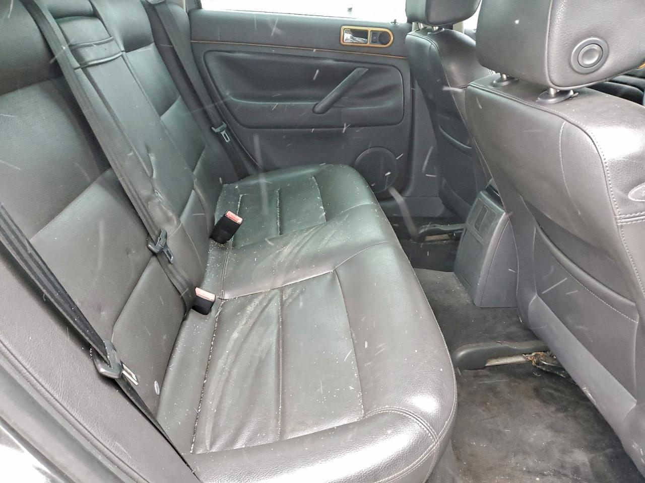 2004 VOLKSWAGEN PASSAT GLS TDI photo 10