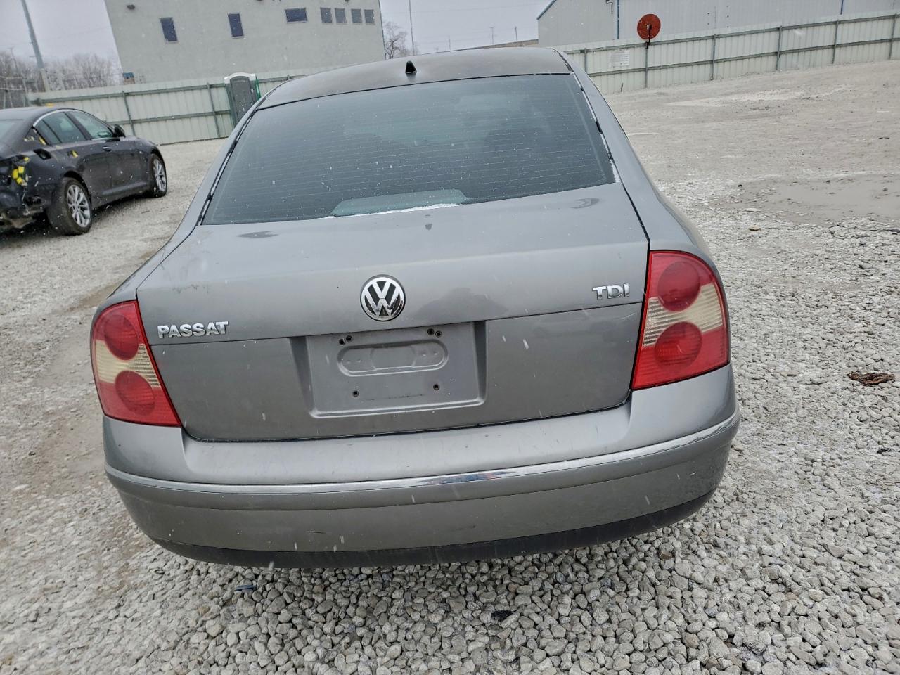 2004 VOLKSWAGEN PASSAT GLS TDI photo 6