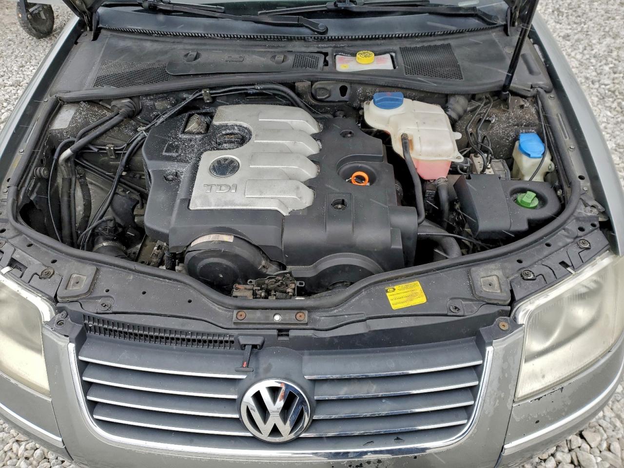 2004 VOLKSWAGEN PASSAT GLS TDI photo 11