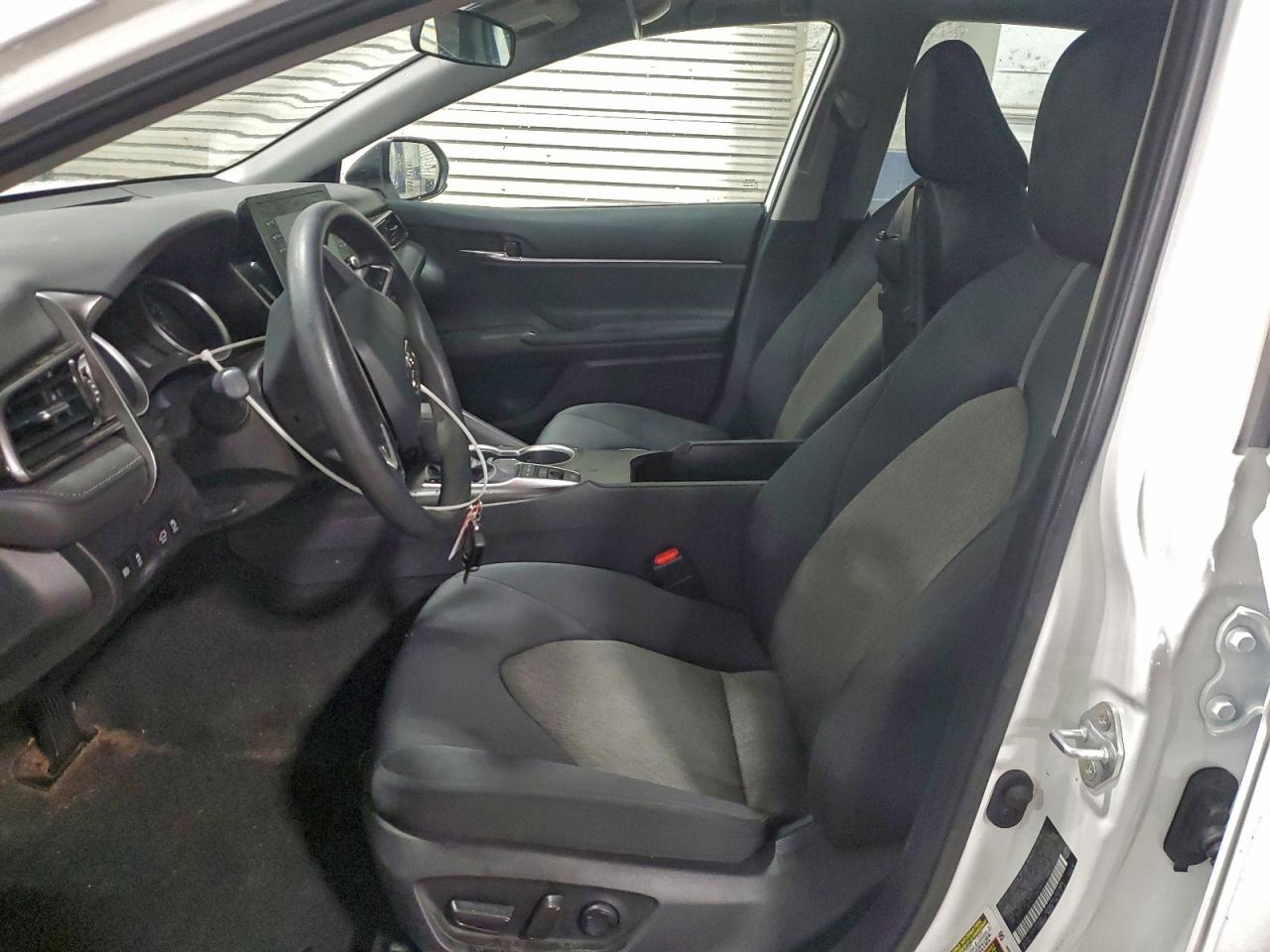 2022 TOYOTA CAMRY LE photo 7