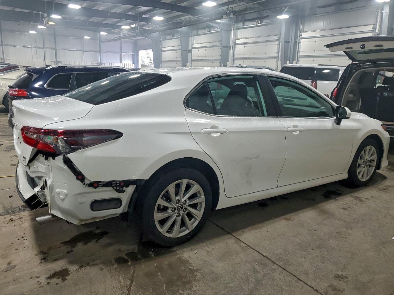 2022 TOYOTA CAMRY LE photo 3