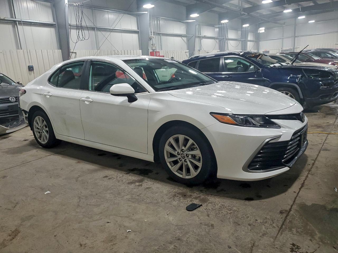 2022 TOYOTA CAMRY LE photo 4