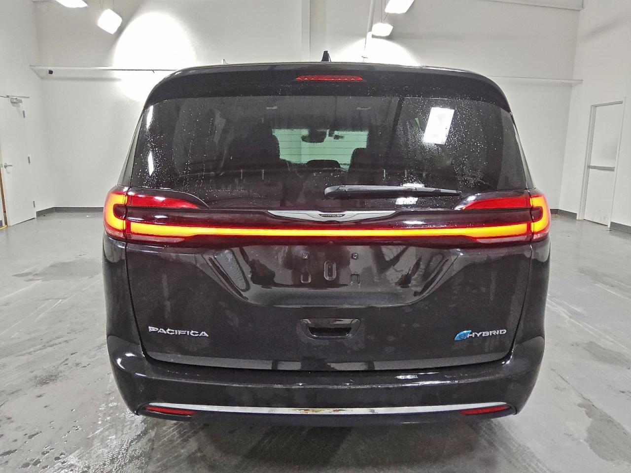 2023 CHRYSLER PACIFICA HYBRID TOURING L photo 6