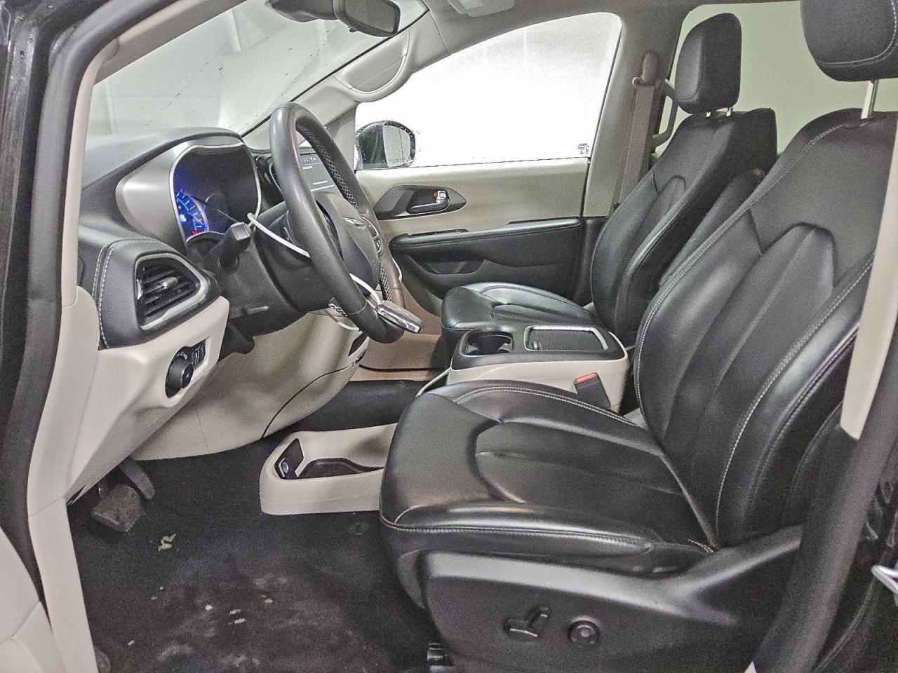 2023 CHRYSLER PACIFICA HYBRID TOURING L photo 7