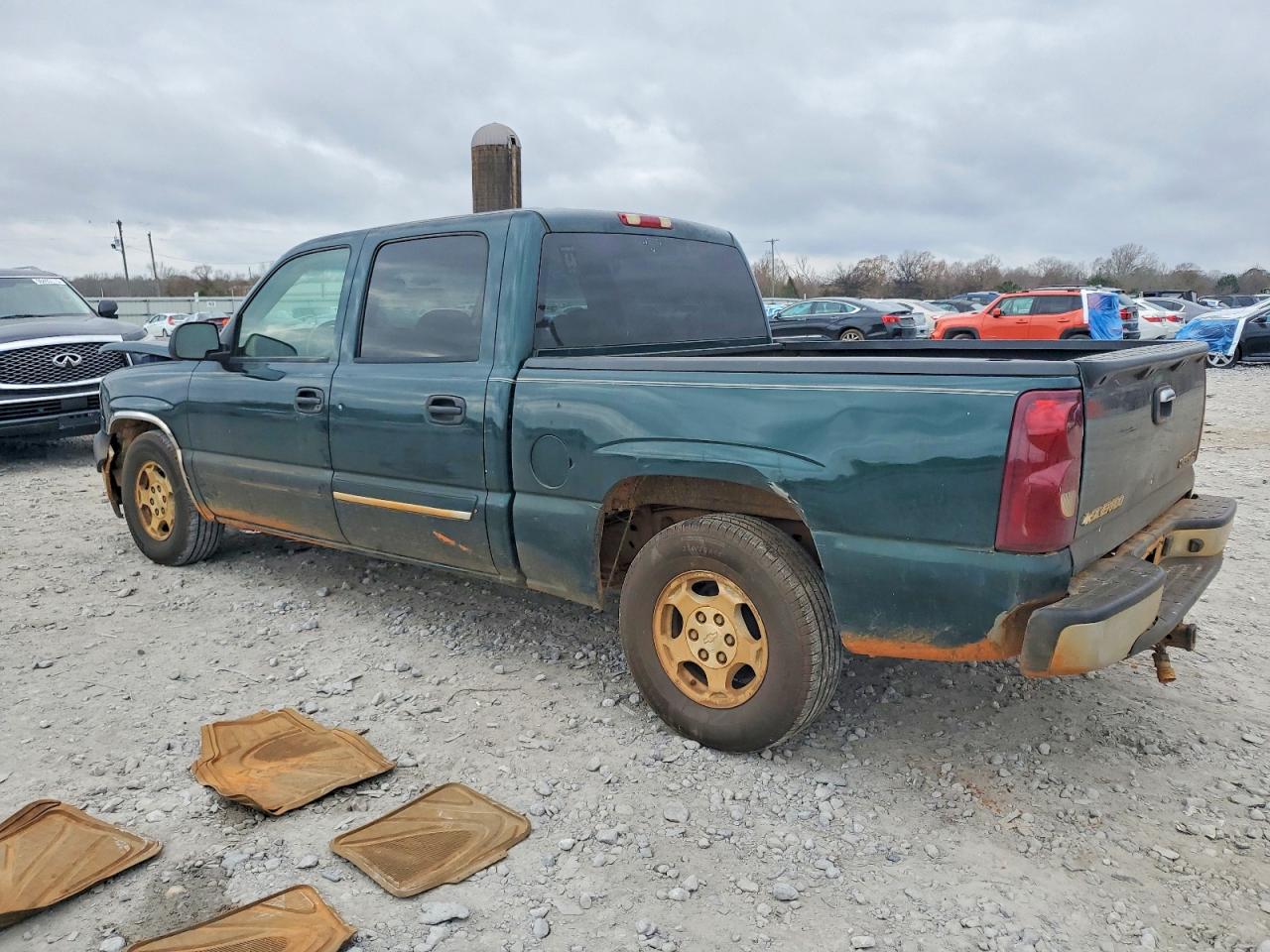 2004 CHEVROLET SILVERADO C1500 photo 2
