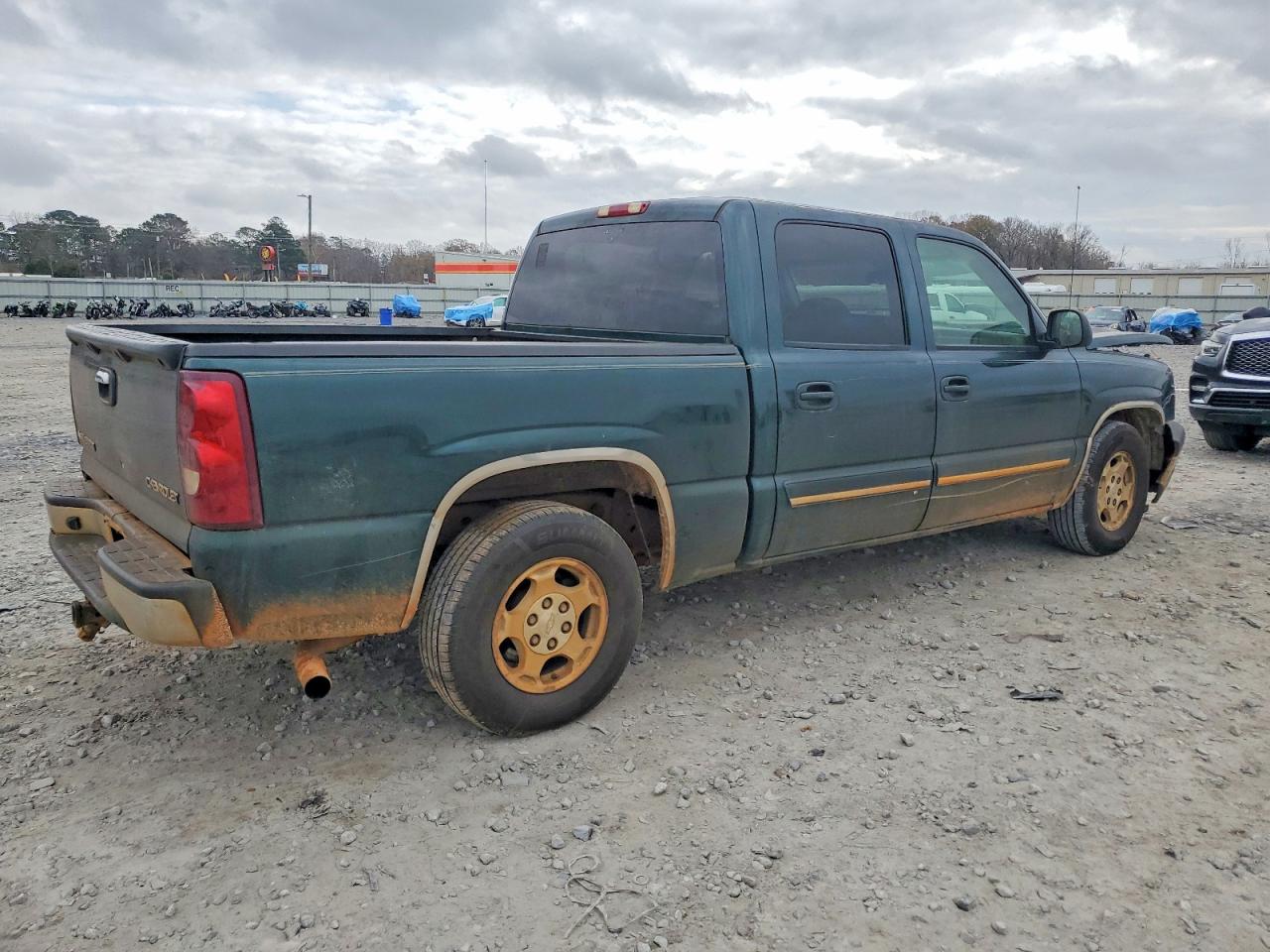 2004 CHEVROLET SILVERADO C1500 photo 3