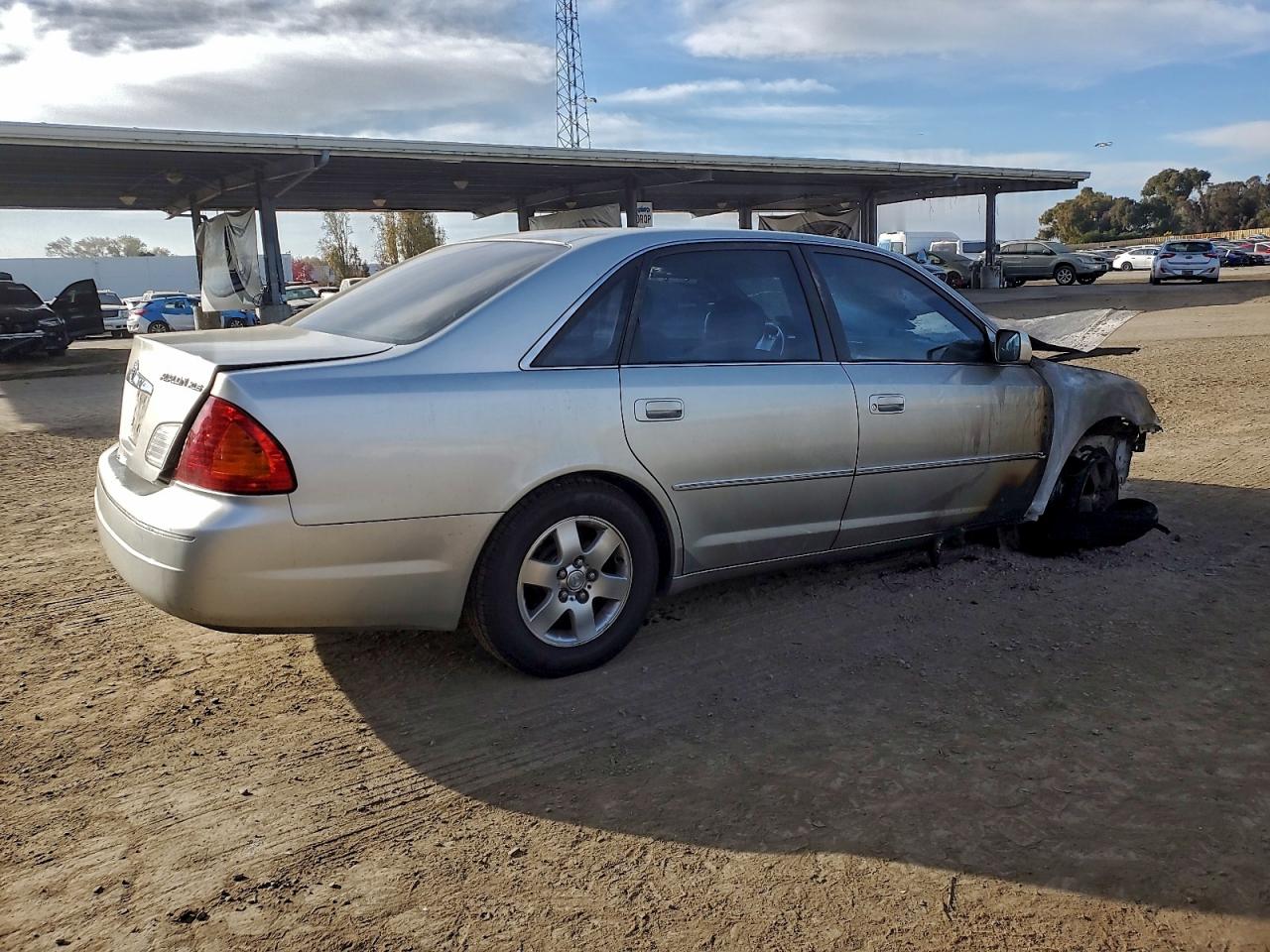 2000 TOYOTA AVALON XL photo 3