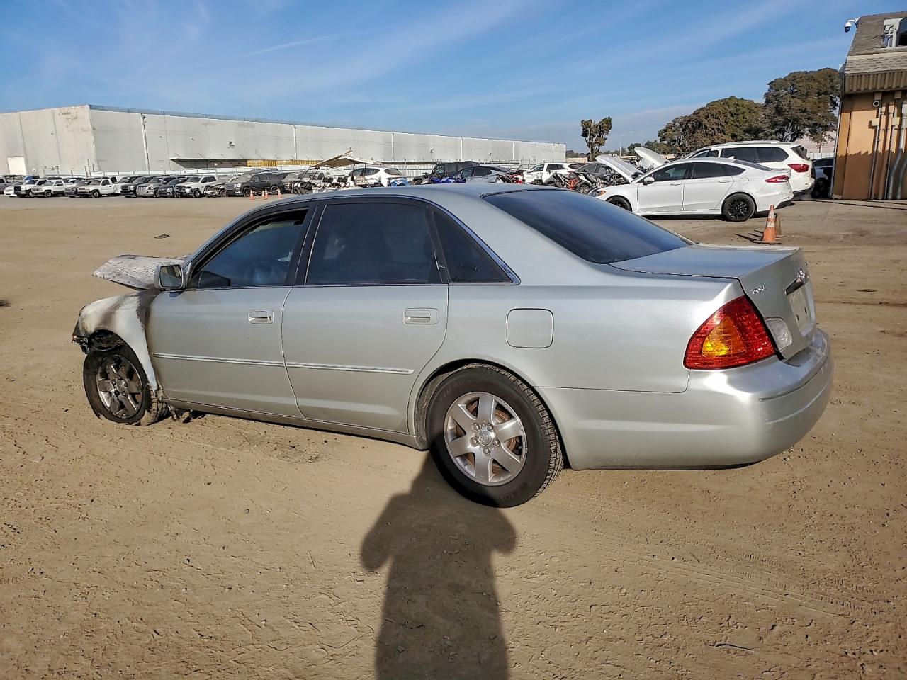 2000 TOYOTA AVALON XL photo 2